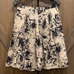 beautiful Ann Taylor floral A line skirt, Sz0
